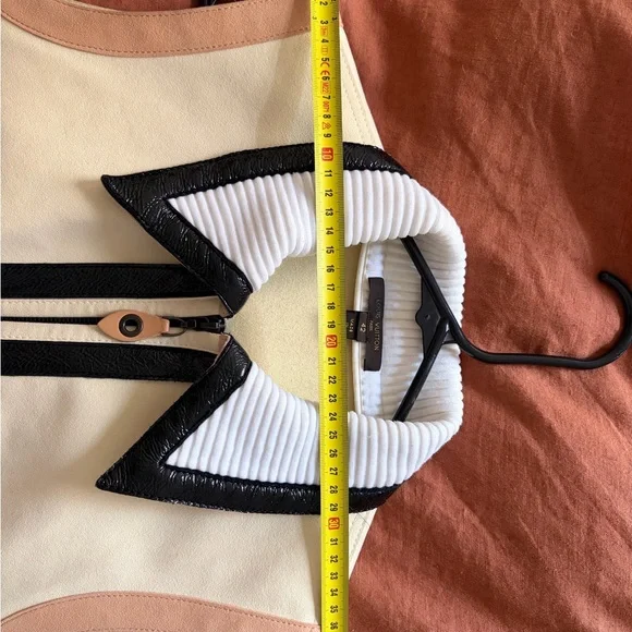 Louis Vuitton Cream and Black Zippered Top - Picture 10 of 11